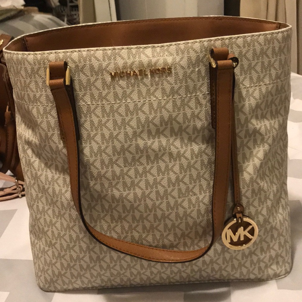 New Michael Kors Purse